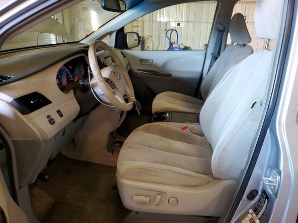 2013 TOYOTA SIENNA