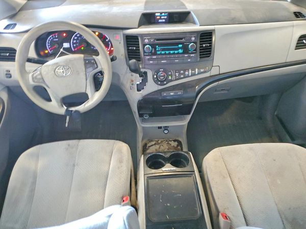 2013 TOYOTA SIENNA