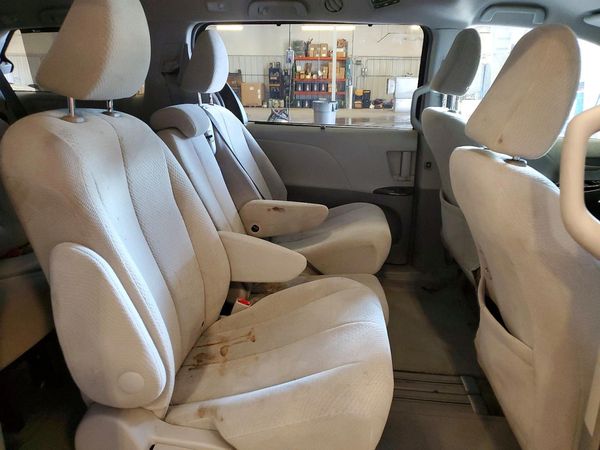 2013 TOYOTA SIENNA