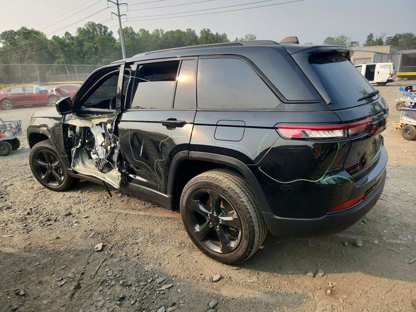 2023 JEEP GRAND CHEROKEE Laredo, Altitude