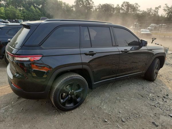 2023 JEEP GRAND CHEROKEE Laredo, Altitude