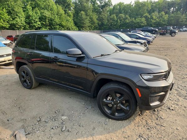 2023 JEEP GRAND CHEROKEE Laredo, Altitude