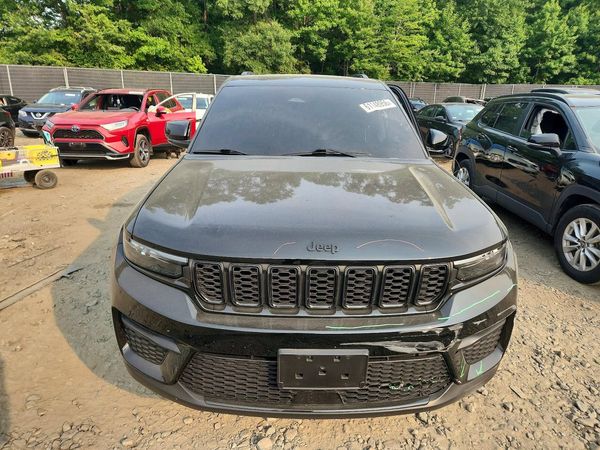 2023 JEEP GRAND CHEROKEE Laredo, Altitude