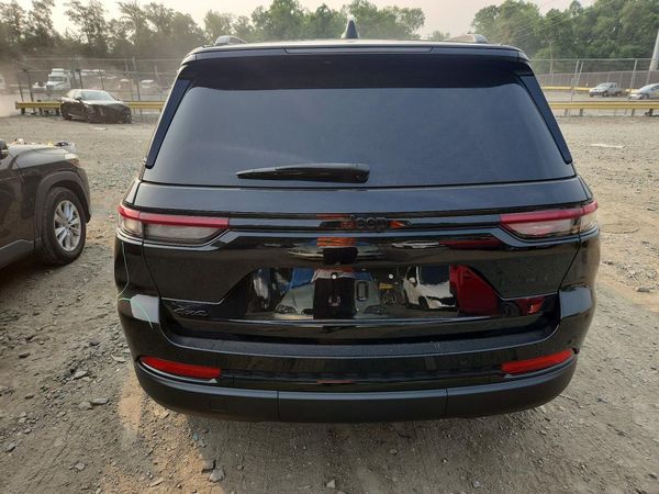 2023 JEEP GRAND CHEROKEE Laredo, Altitude