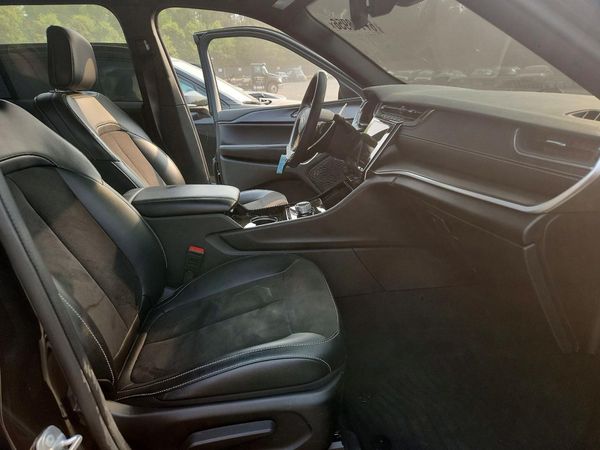2023 JEEP GRAND CHEROKEE Laredo, Altitude