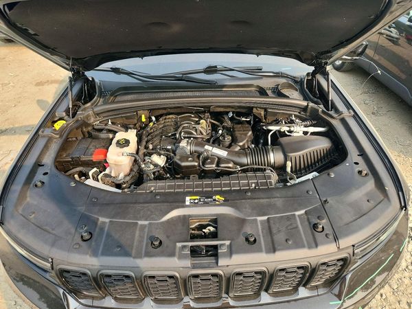 2023 JEEP GRAND CHEROKEE Laredo, Altitude