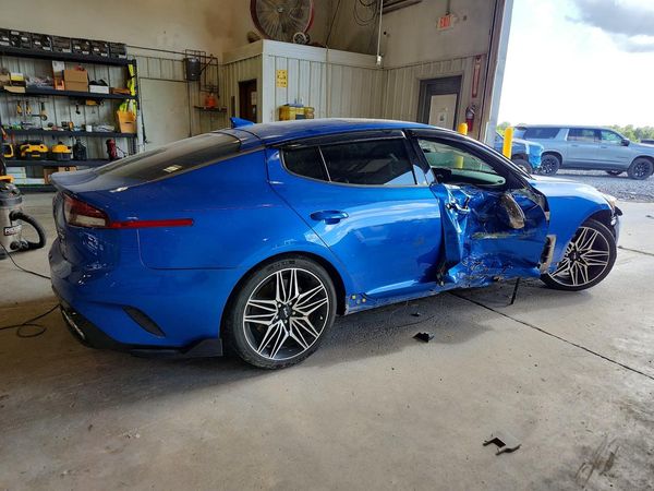 2022 KIA STINGER