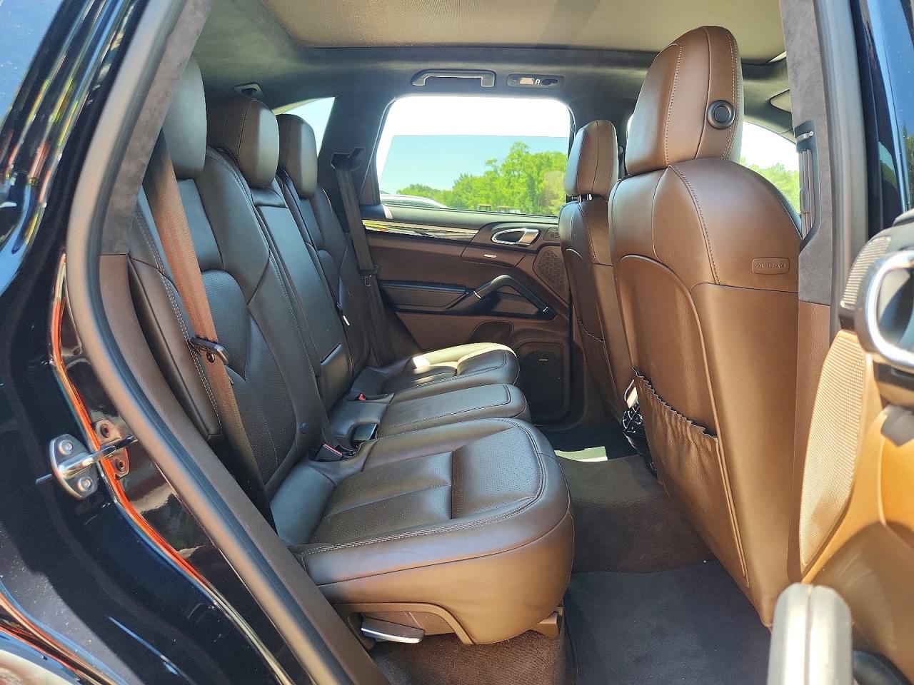 2017 PORSCHE CAYENNE Base, S