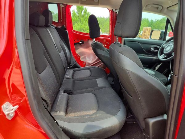 2023 JEEP RENEGADE LATITUDE 4X4