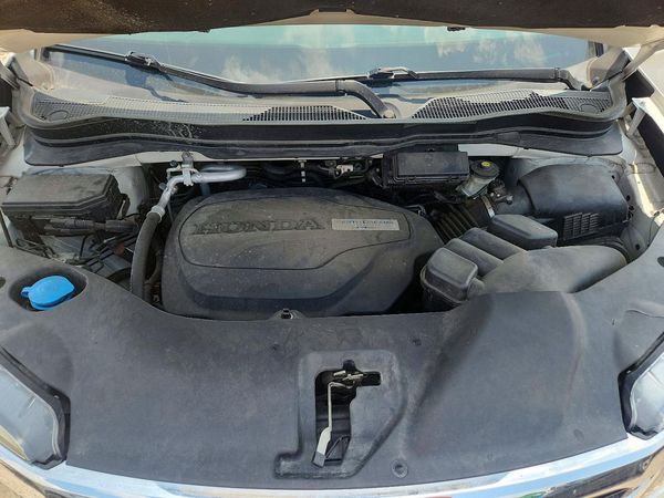 2016 HONDA PILOT TOURING — Engine bay