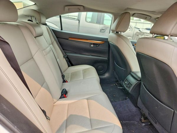 2015 LEXUS ES 300h