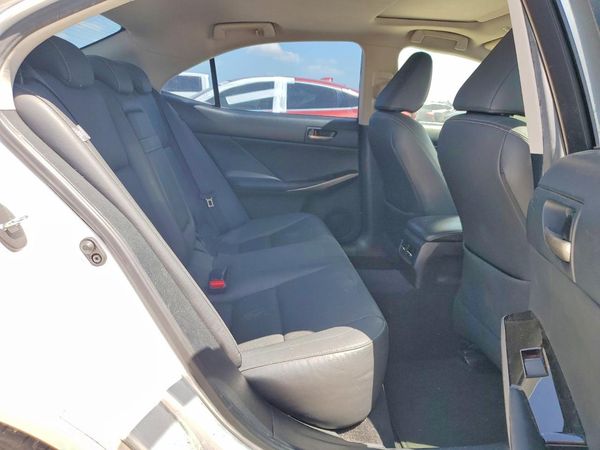 2019 LEXUS IS 300