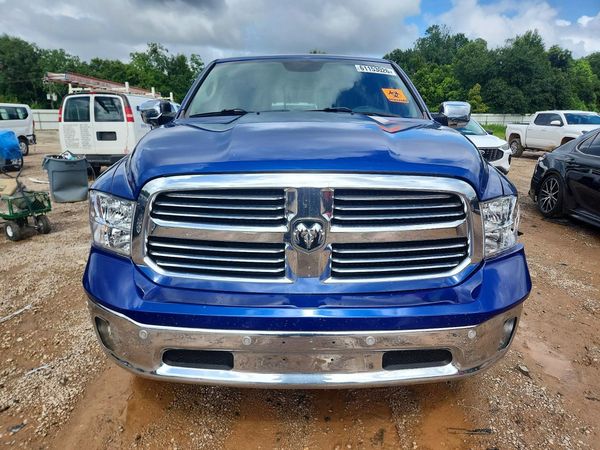 2017 RAM 1500 SLT CREW CAB 4X2