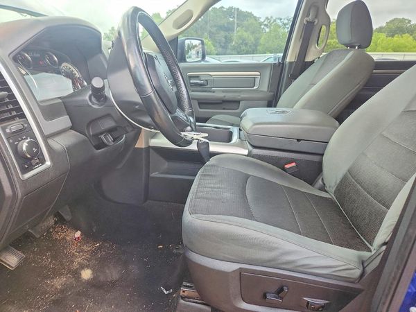 2017 RAM 1500 SLT CREW CAB 4X2
