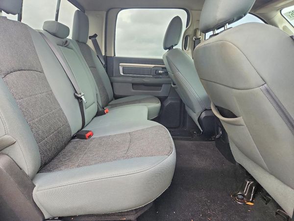 2017 RAM 1500 SLT CREW CAB 4X2