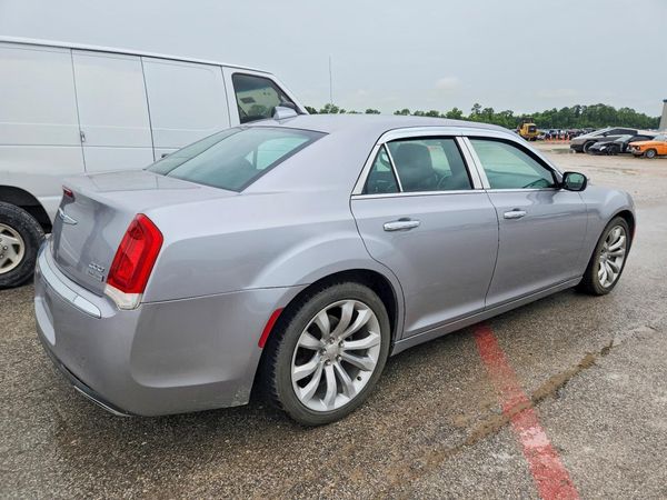 2018 CHRYSLER 300