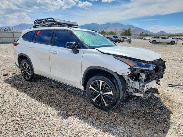 2021 TOYOTA HIGHLANDER XSE Nav & JBL