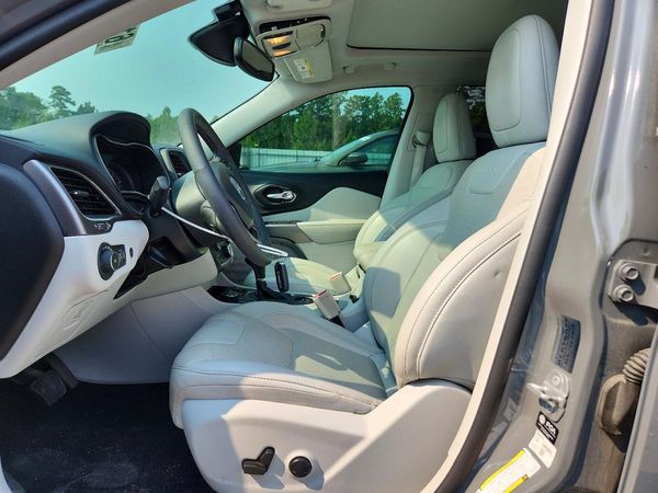 2022 JEEP CHEROKEE LATITUDE LUX 4X4