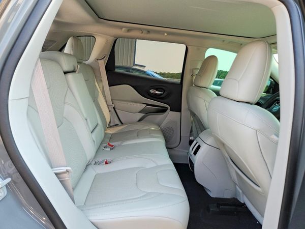 2022 JEEP CHEROKEE LATITUDE LUX 4X4