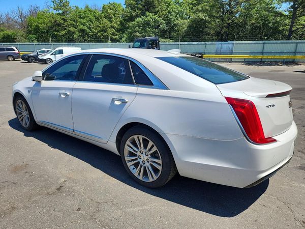 2018 CADILLAC XTS Luxury