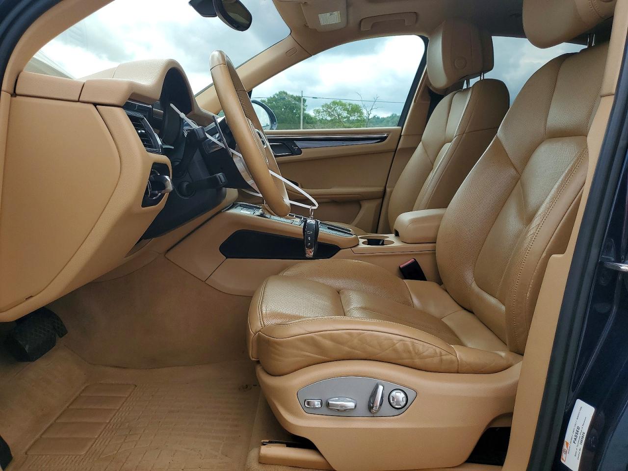 2015 PORSCHE MACAN