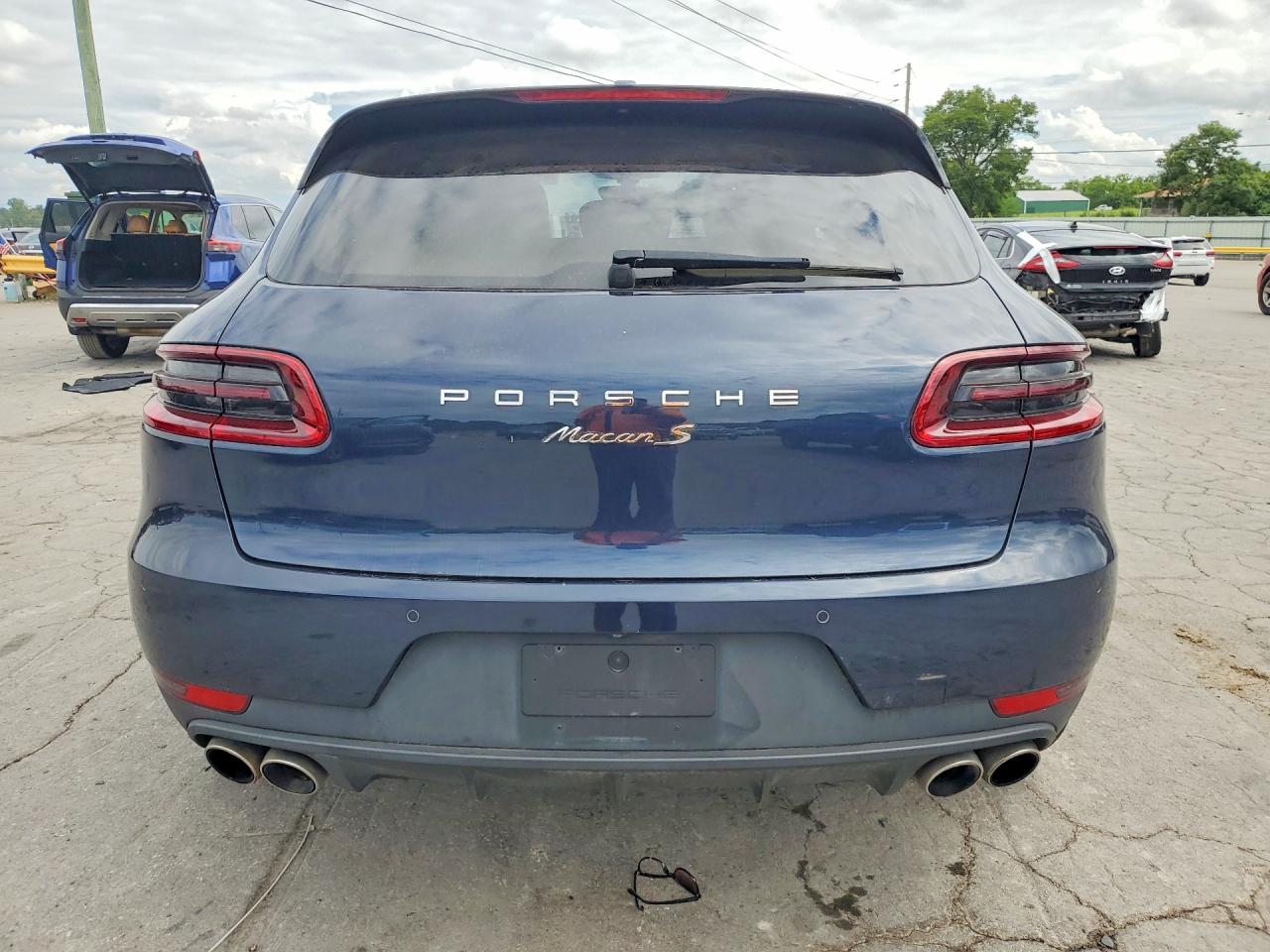 2015 PORSCHE MACAN