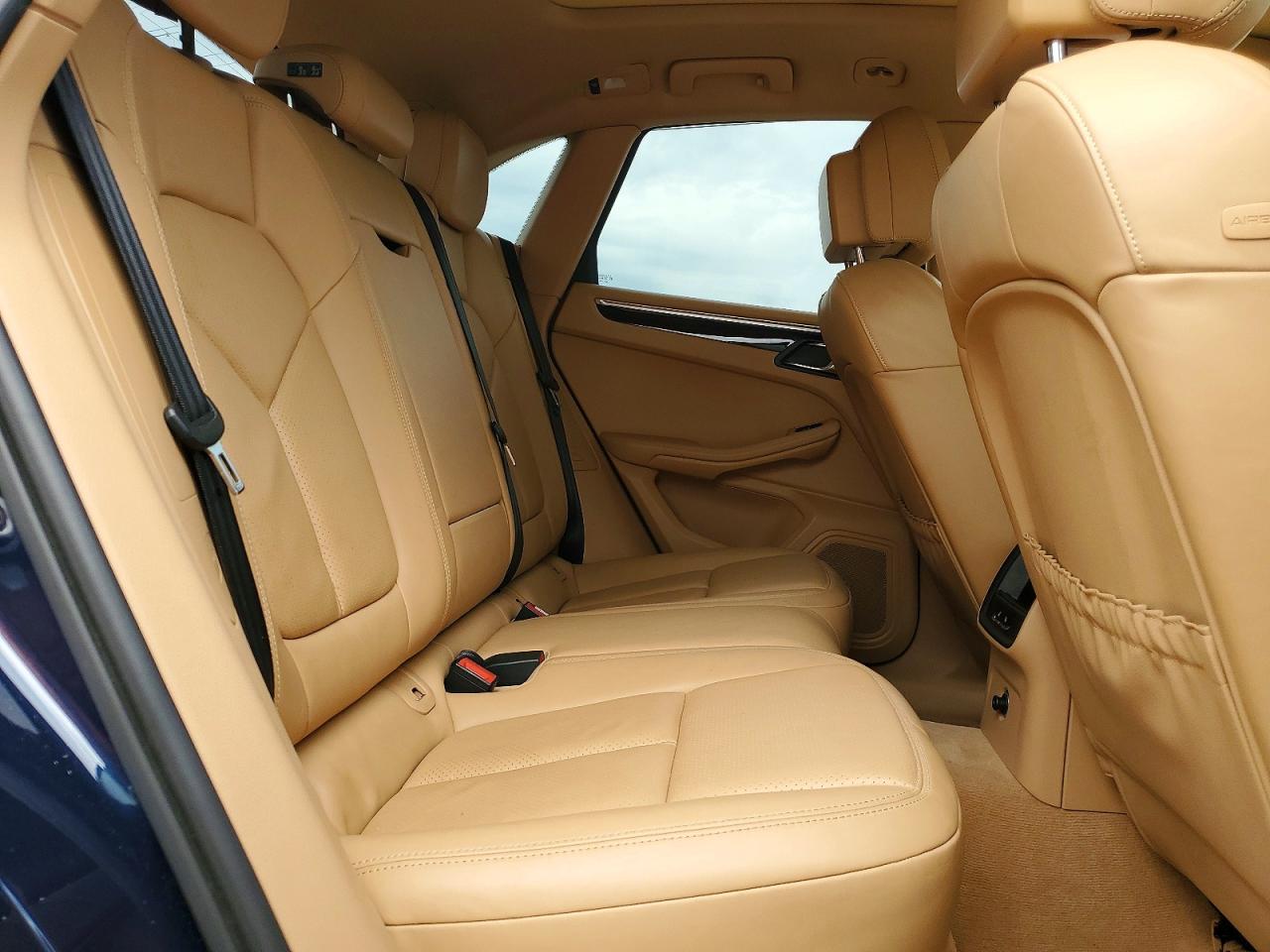 2015 PORSCHE MACAN