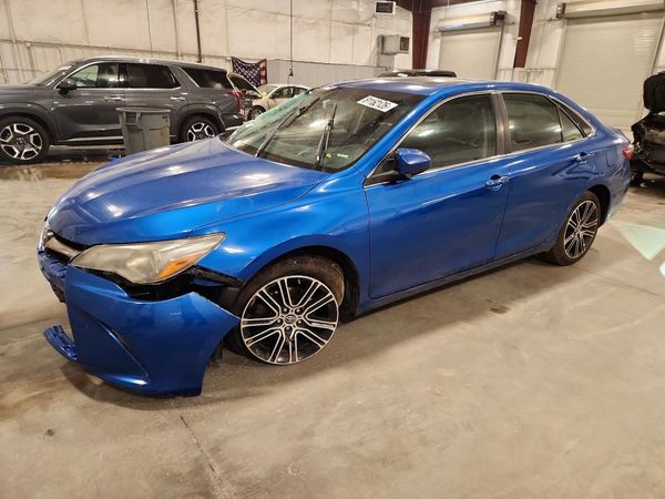 2016 TOYOTA CAMRY — Front 3/4