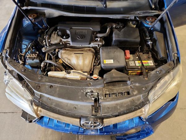 2016 TOYOTA CAMRY — Engine bay