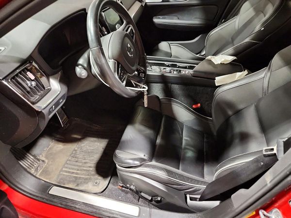2019 VOLVO S60 R-Design
