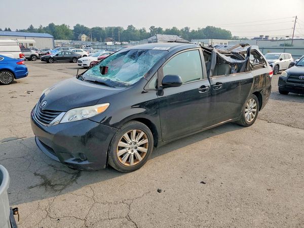 2012 TOYOTA SIENNA