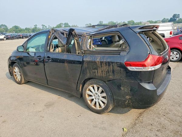 2012 TOYOTA SIENNA