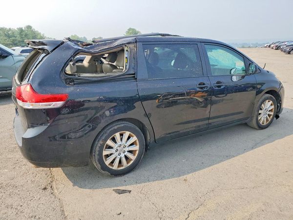 2012 TOYOTA SIENNA
