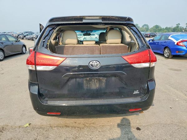 2012 TOYOTA SIENNA