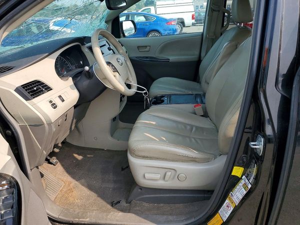 2012 TOYOTA SIENNA