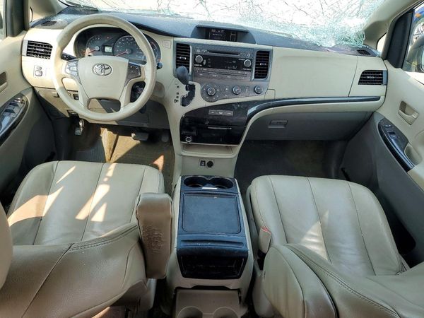2012 TOYOTA SIENNA
