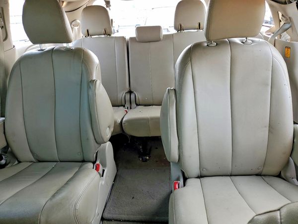 2012 TOYOTA SIENNA