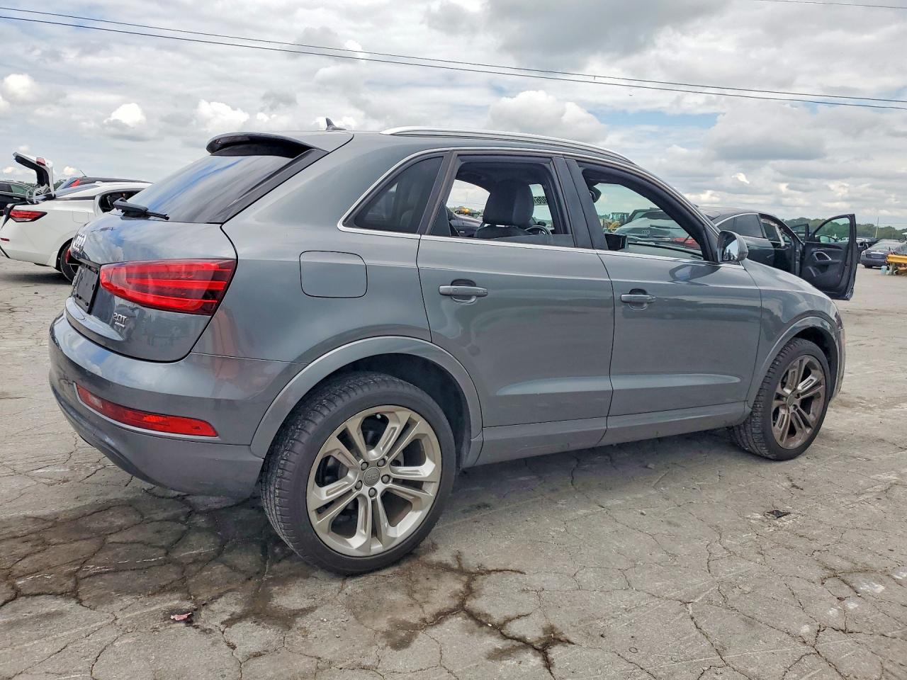 2015 AUDI Q3 quattro Premium Plus