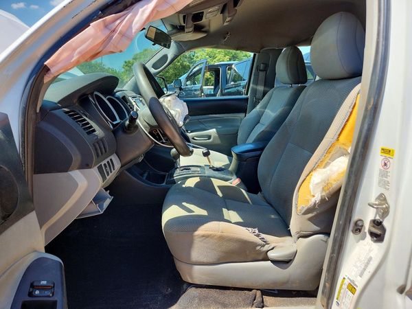 2015 TOYOTA TACOMA Delux Grade