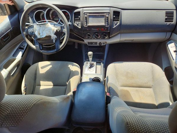 2015 TOYOTA TACOMA Delux Grade
