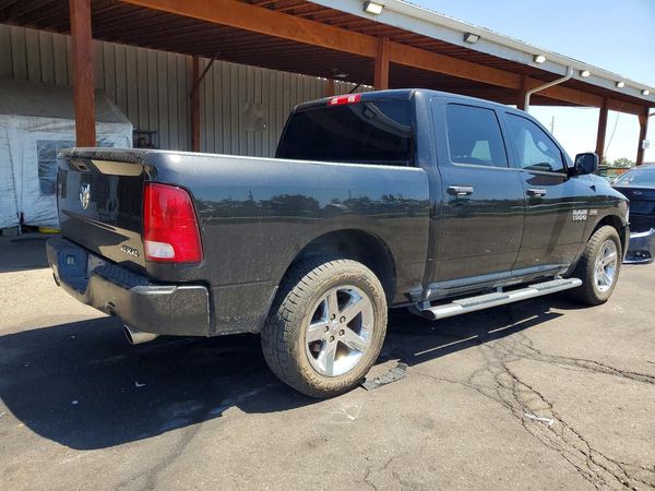 2017 RAM 1500 ST CREW CAB 4X4
