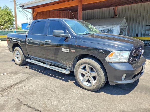 2017 RAM 1500 ST CREW CAB 4X4