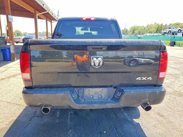 2017 RAM 1500 ST CREW CAB 4X4