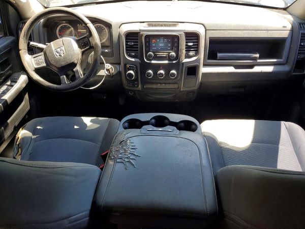 2017 RAM 1500 ST CREW CAB 4X4