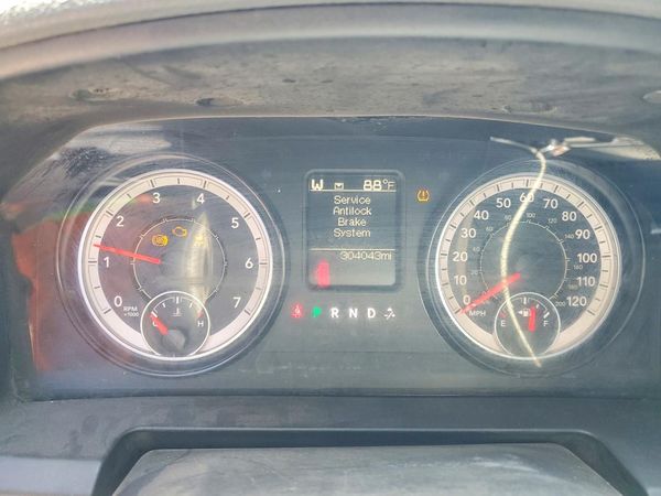 2017 RAM 1500 ST CREW CAB 4X4