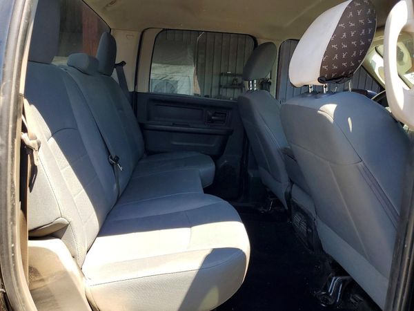 2017 RAM 1500 ST CREW CAB 4X4