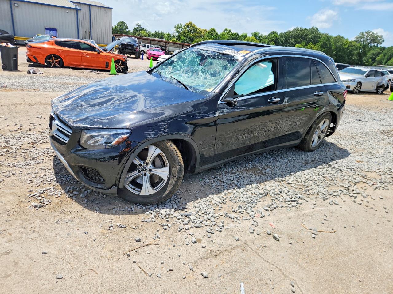 2018 MERCEDES-BENZ GLC-CLASS GLC300 — Front 3/4