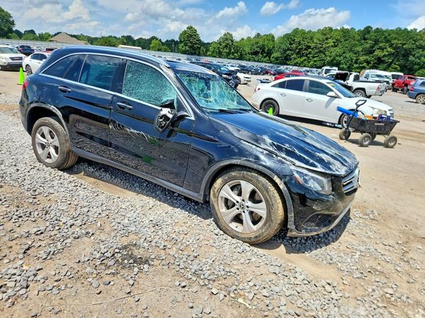 2018 MERCEDES-BENZ GLC-CLASS GLC300 — Passenger 3/4