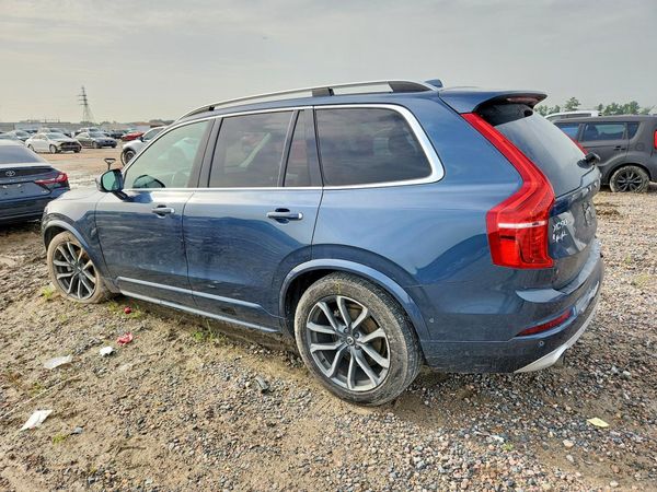 2018 VOLVO XC90 Momentum