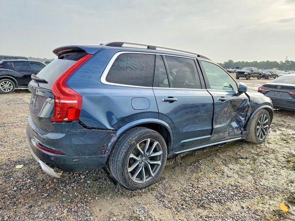 2018 VOLVO XC90 Momentum
